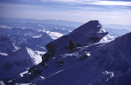 Tadek Kudelski reaching the ridge (8,500 meters).