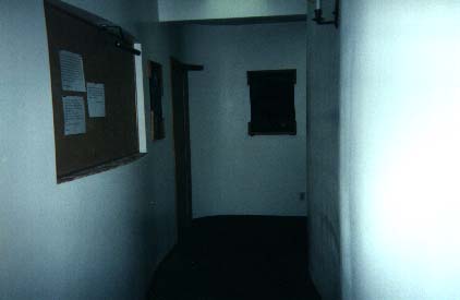 Hallway2.jpg (9056 bytes)